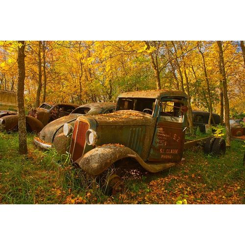 Canada-Manitoba-St Lupicin Vintage old vehicles in wrecking yard